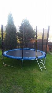 ogrd - trampolina